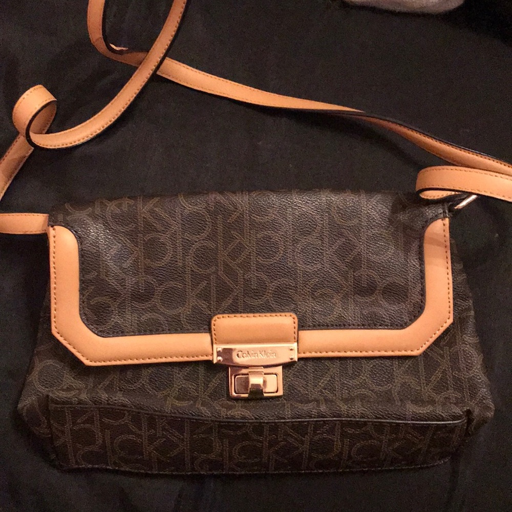 Calvin Klein Signature Crossbody